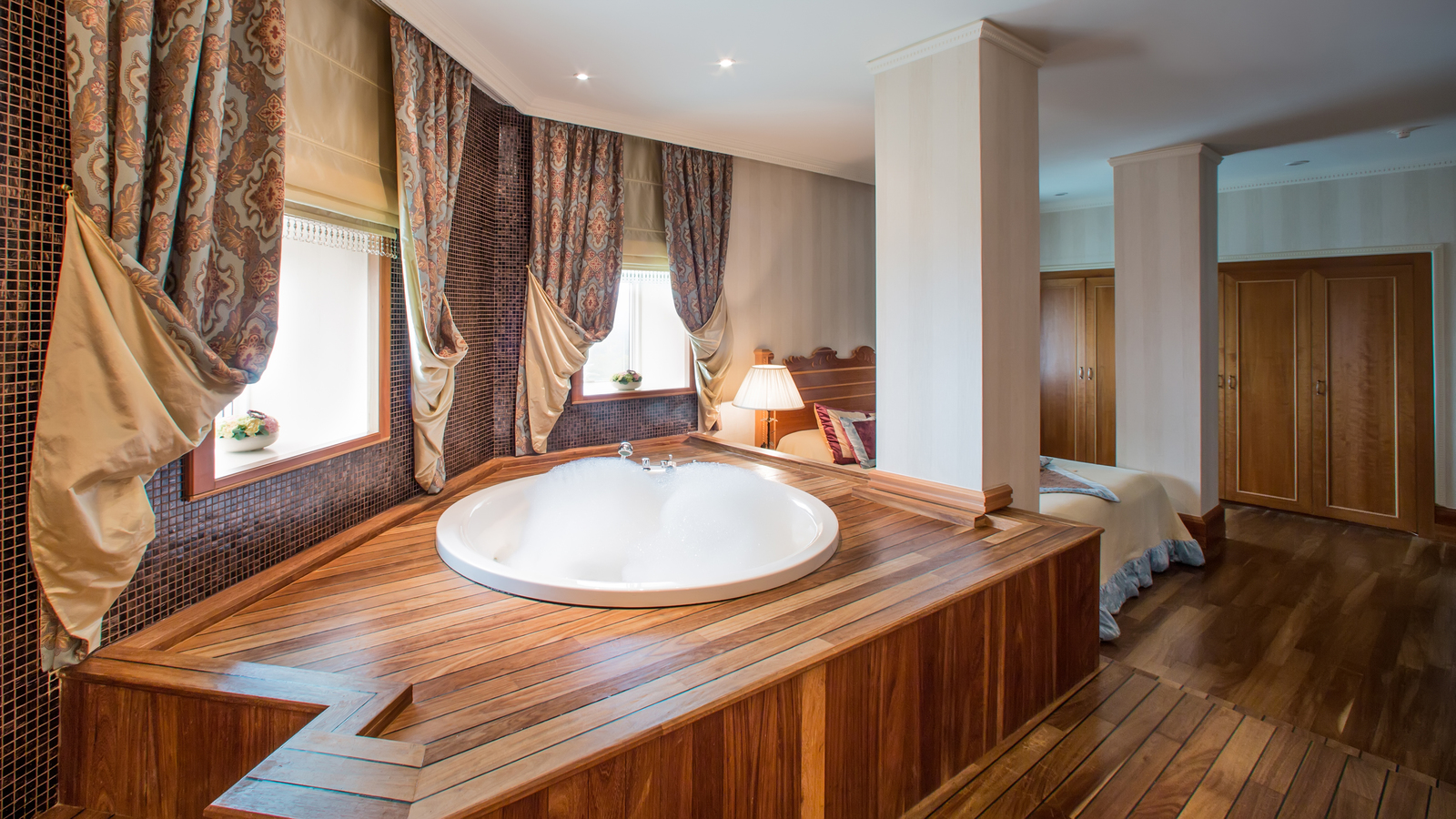 17275248_luxury-bathroom-interior